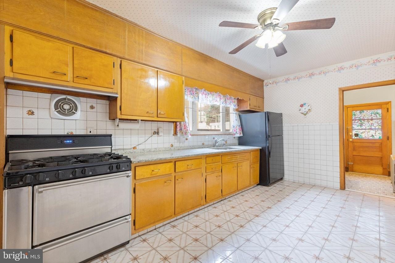 618 N Scott St - Photo 6 of 14