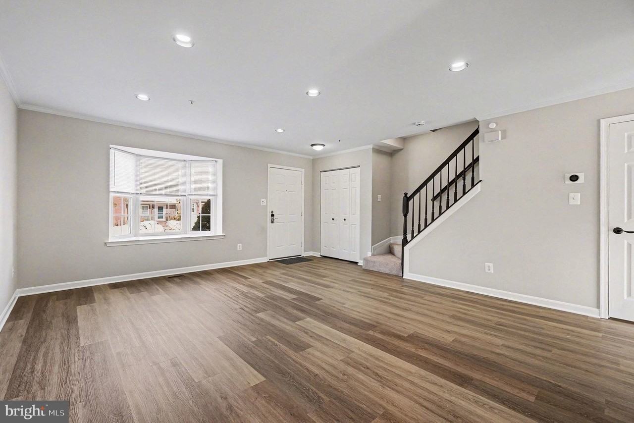 423 Oakton Way - Photo 3 of 29