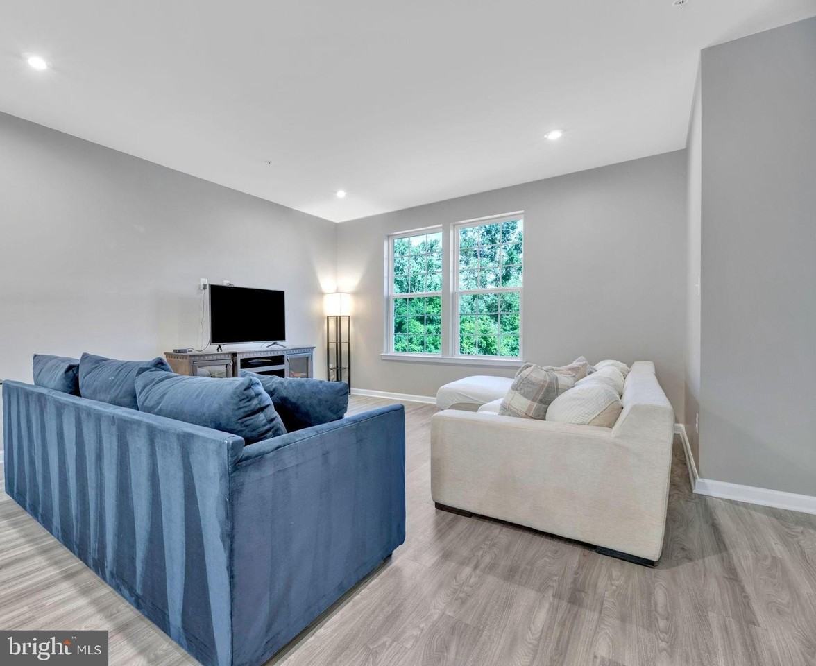 7204 Clagett Dr - Photo 7 of 20