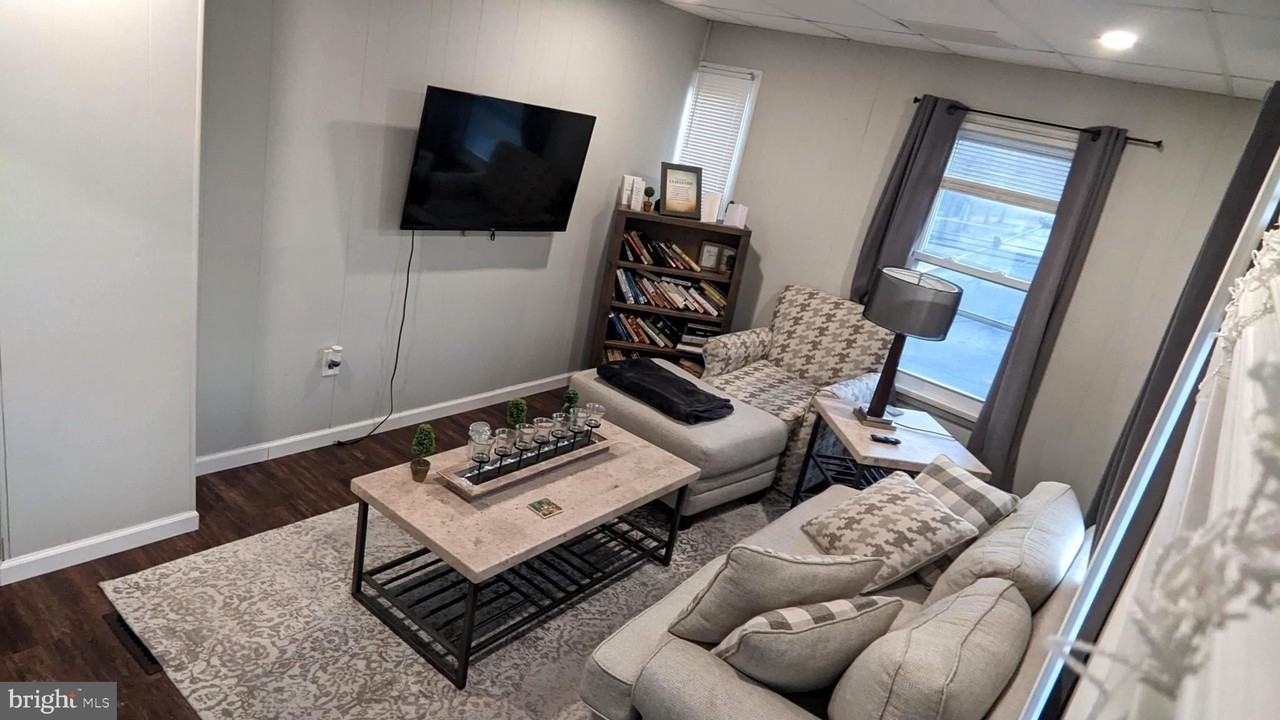 604 W Holly Ave Unit B #B - Photo 2 of 25