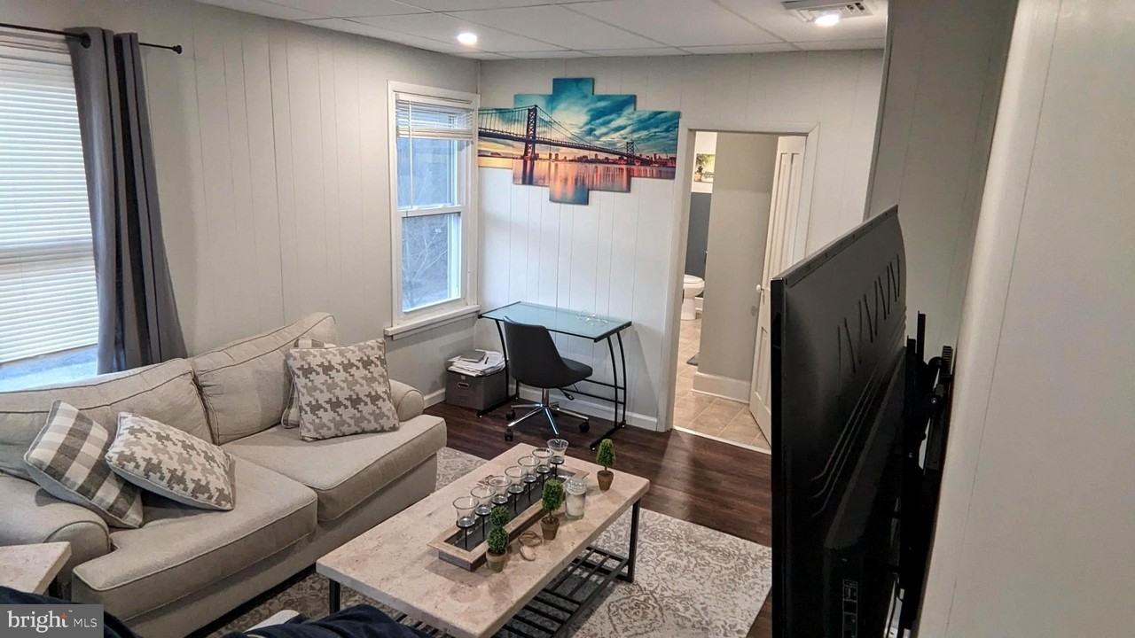 604 W Holly Ave Unit B #B - Photo 4 of 25