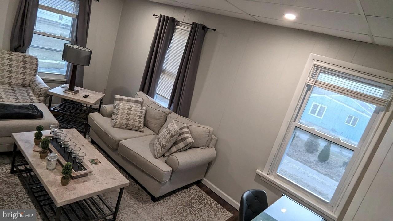 604 W Holly Ave Unit B #B - Photo 5 of 25