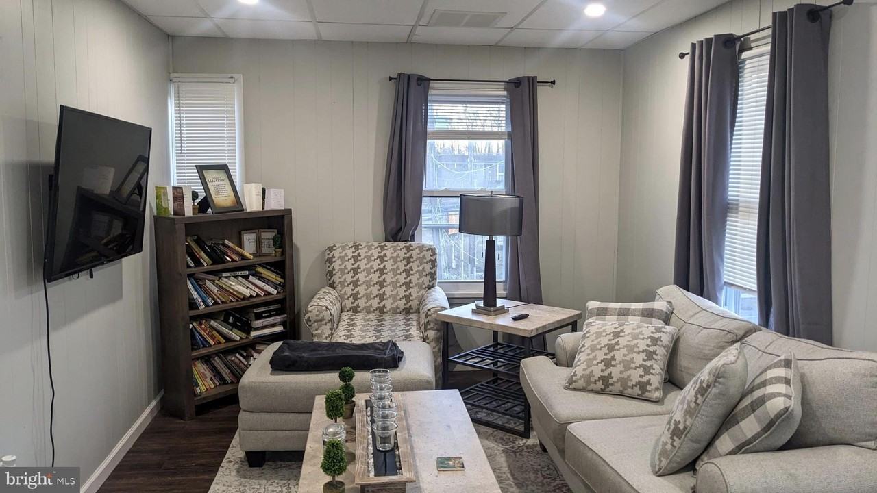 604 W Holly Ave Unit B #B - Photo 7 of 25