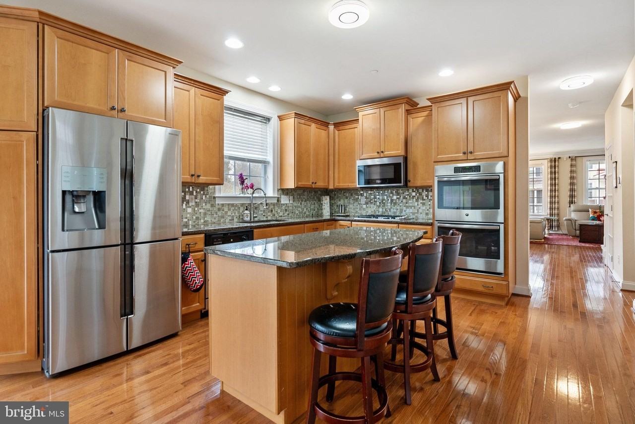 133 Shilling Ave - Photo 5 of 29