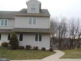 featured image of 404 Pinebrooke Cir Unit 404 #404