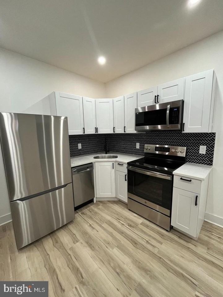 4817 N 15th St - Photo 4 of 10