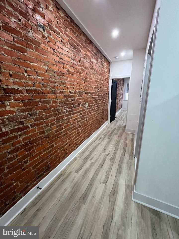 4817 N 15th St - Photo 5 of 10