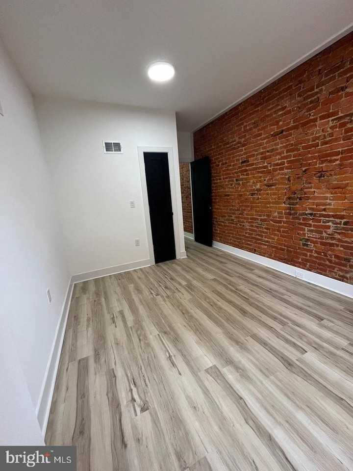 4817 N 15th St - Photo 7 of 10