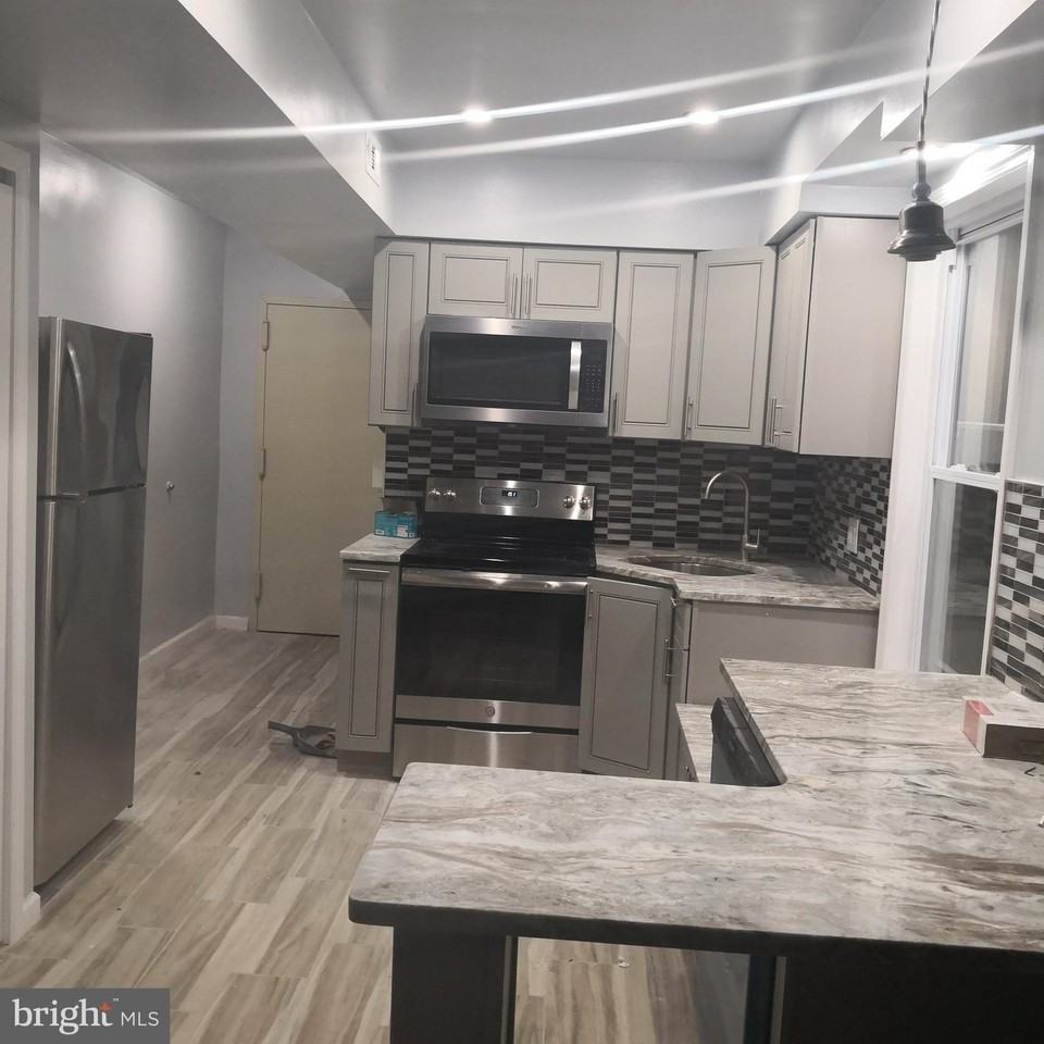 600 N 11th St Apt 2 #2 - Photo 4 of 18