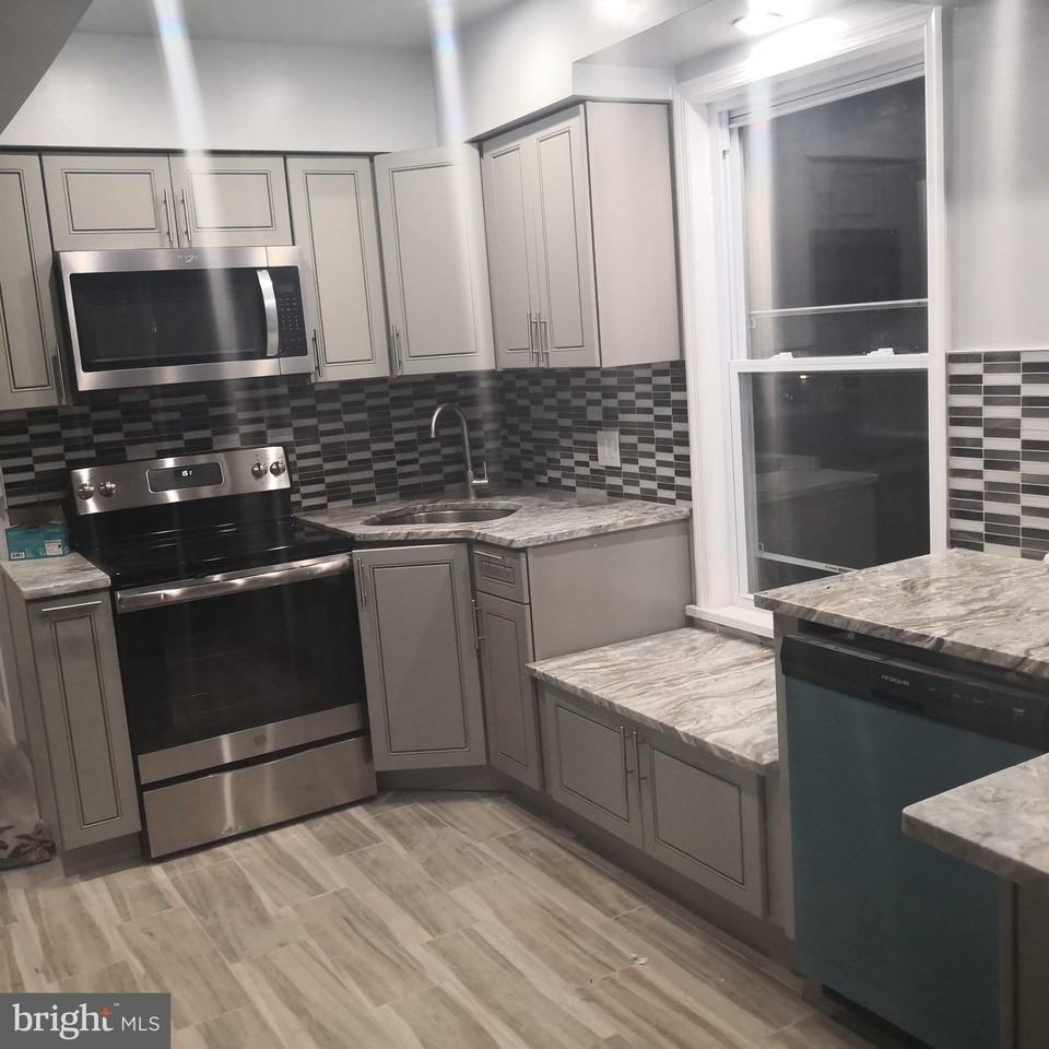 600 N 11th St Apt 2 #2 - Photo 5 of 18