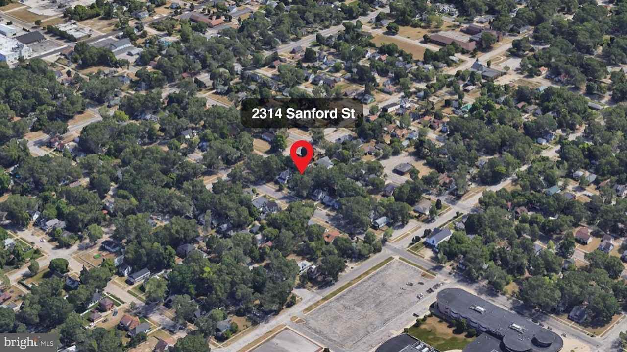 2314 Sanford St - Photo 2 of 40