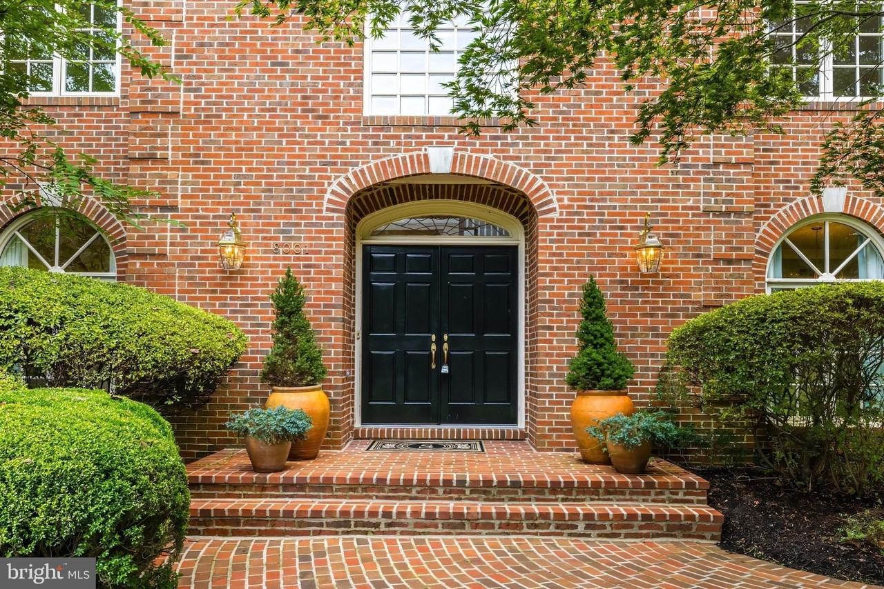 8001 Greenwich Woods Dr - Photo 3 of 34