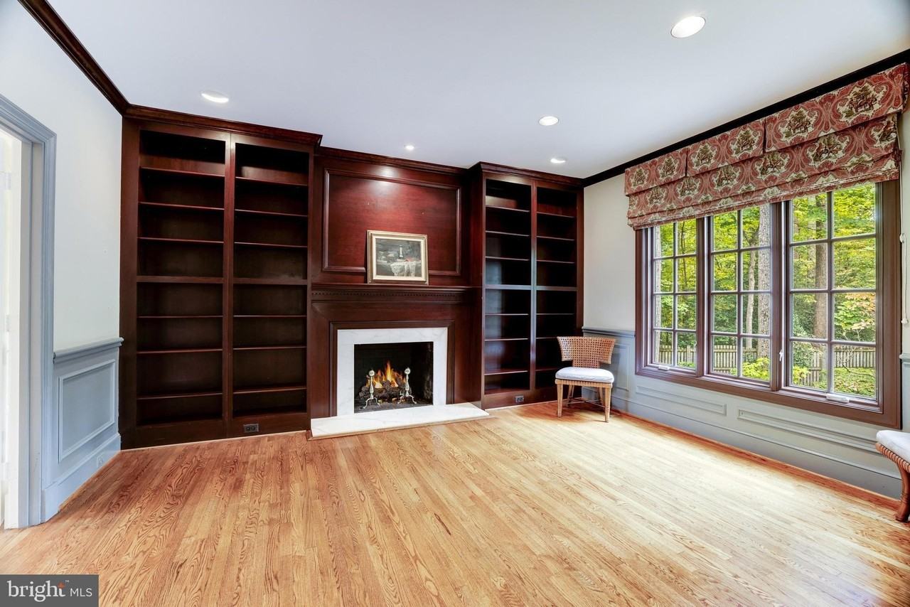 8001 Greenwich Woods Dr - Photo 6 of 34