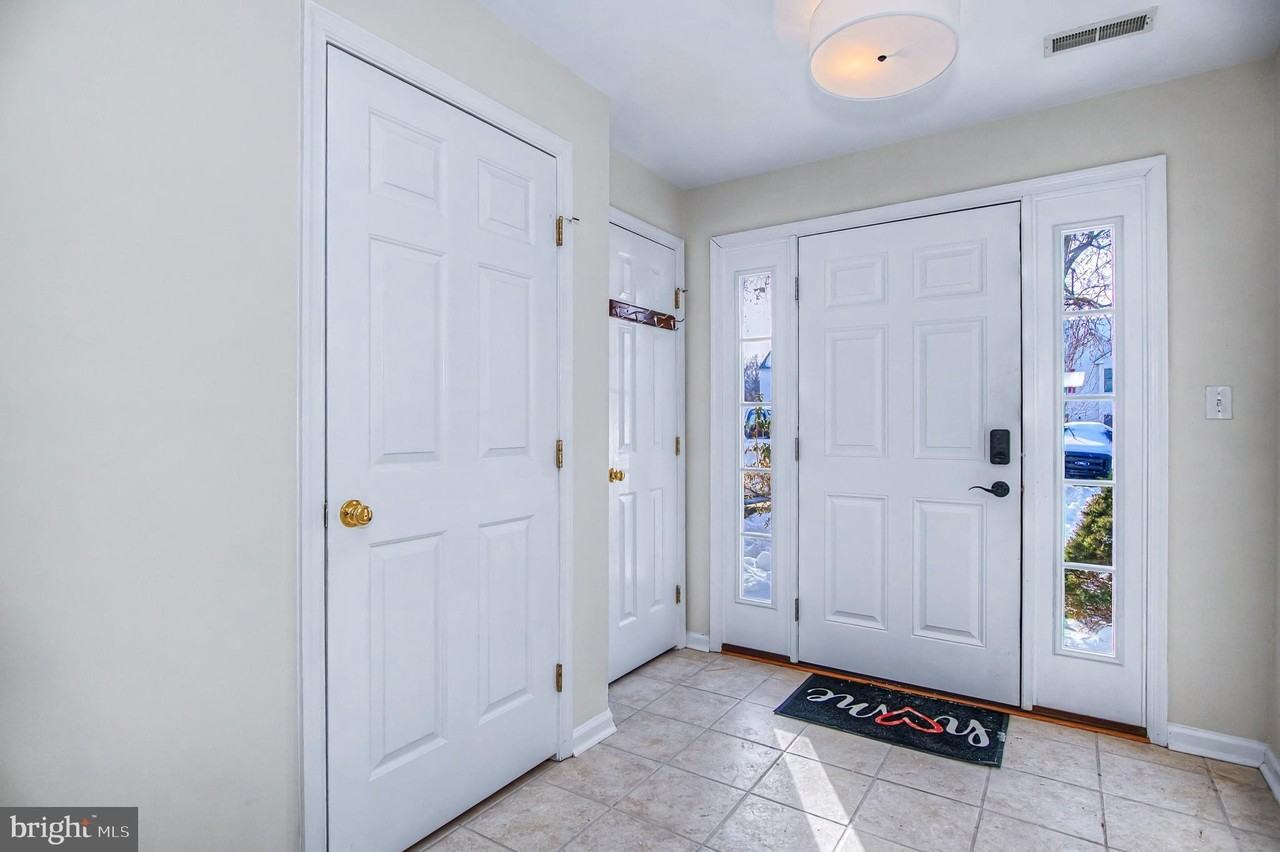 10159 Elgin Way - Photo 3 of 41