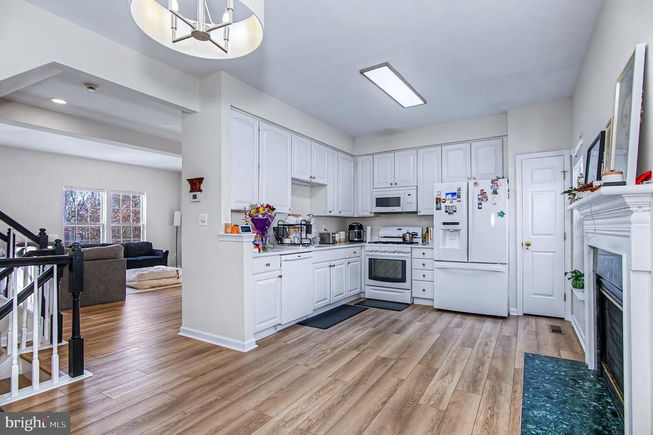 10159 Elgin Way - Photo 4 of 41