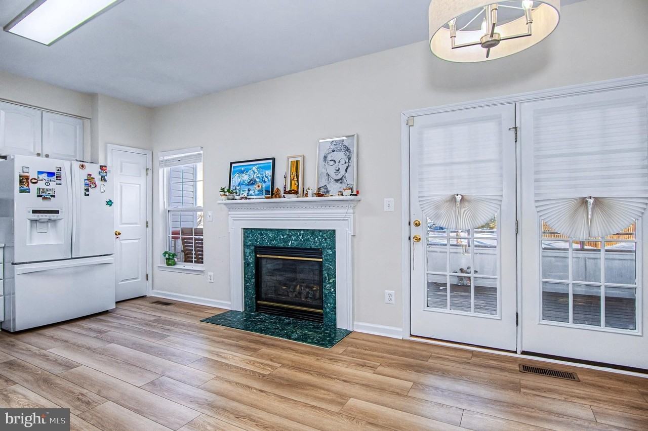 10159 Elgin Way - Photo 7 of 41