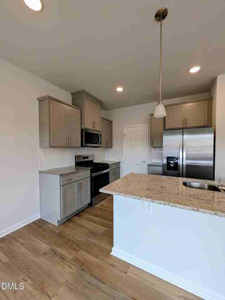 1109 Jensen Rd - Photo 4 of 40