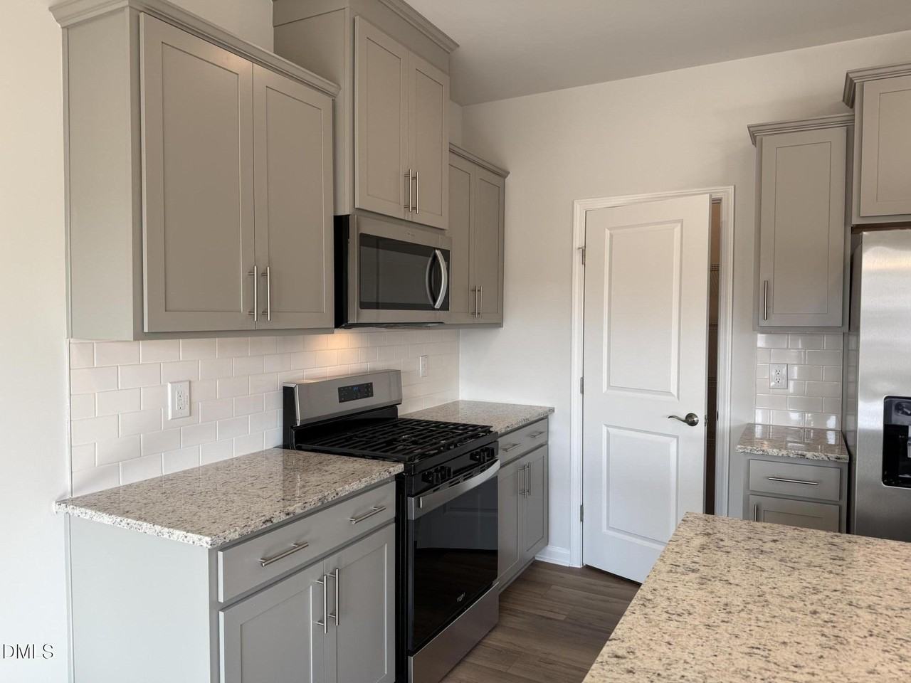 1109 Jensen Rd - Photo 5 of 40