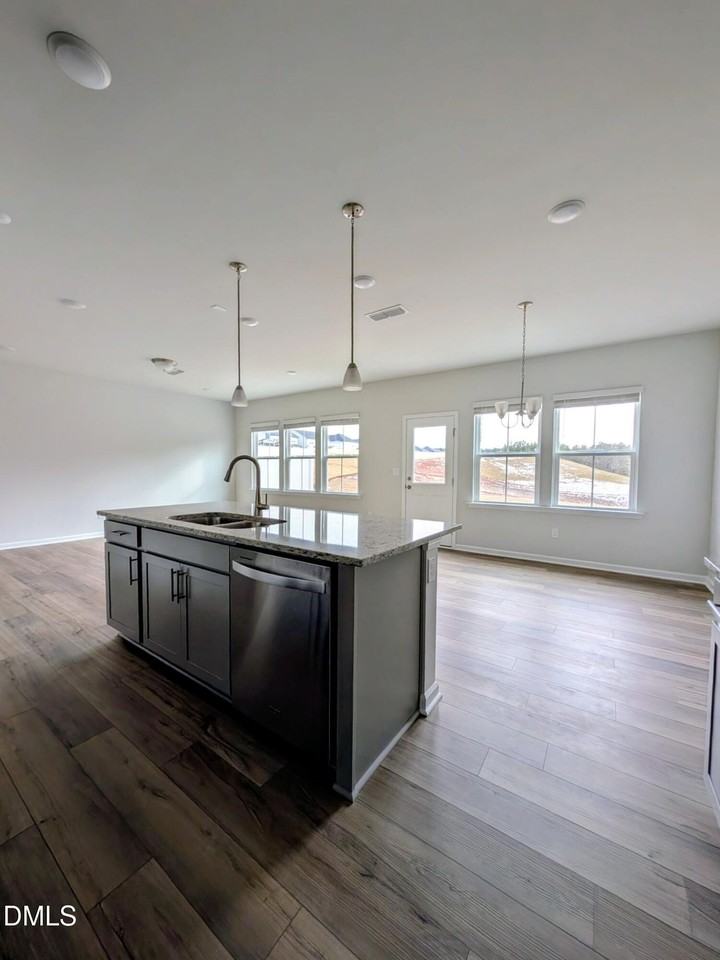 1109 Jensen Rd - Photo 7 of 40