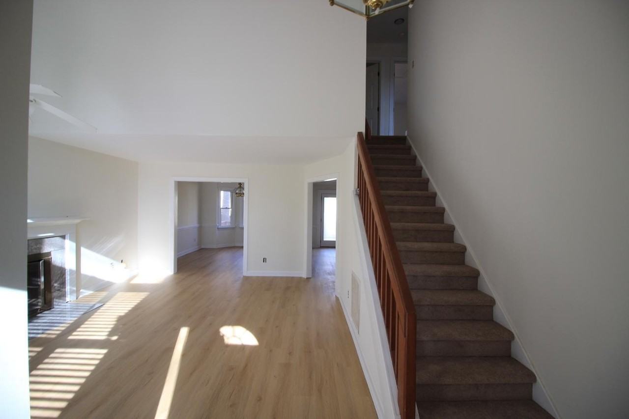 105 Keithwood Ln - Photo 2 of 22