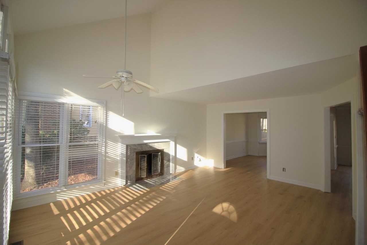 105 Keithwood Ln - Photo 3 of 22