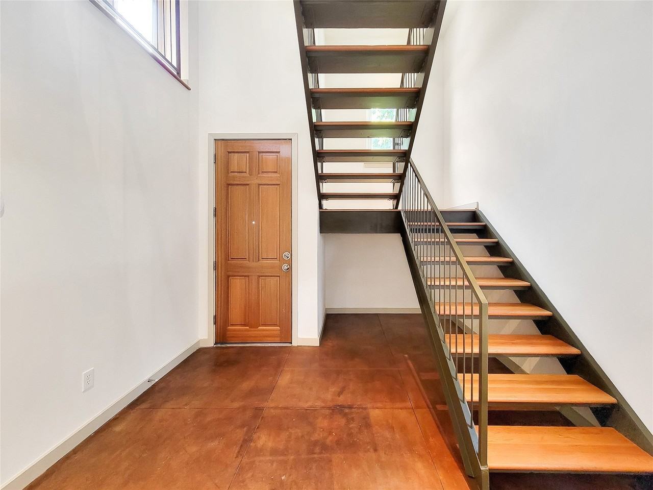 321 E 20th St - Photo 2 of 36