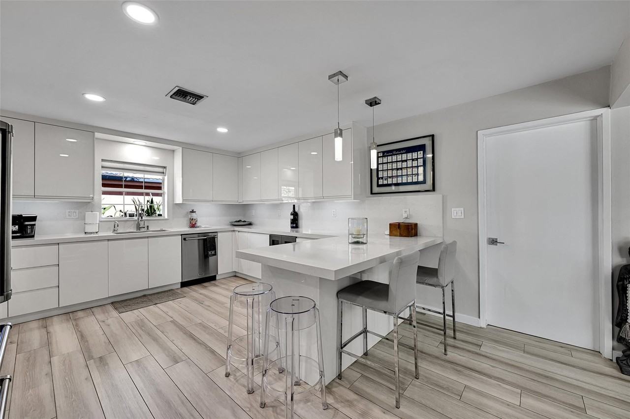 5281 Ne 19th Ave - Photo 7 of 25