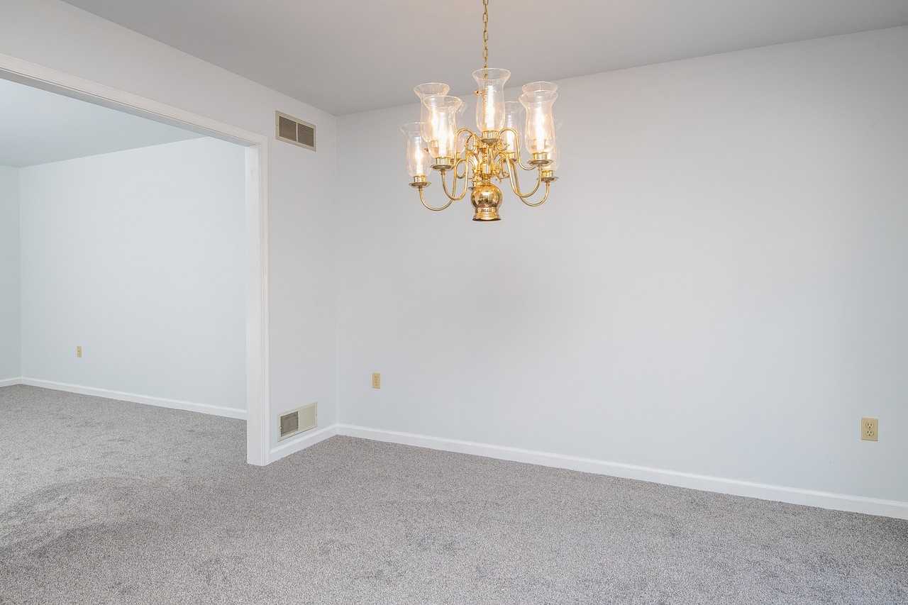 1957 Lincoln Ave - Photo 4 of 33