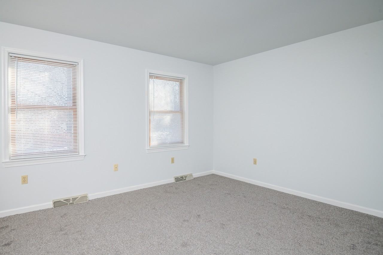 1957 Lincoln Ave - Photo 7 of 33