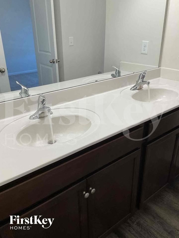 10743 Rivergate Dr Nw - Photo 6 of 9