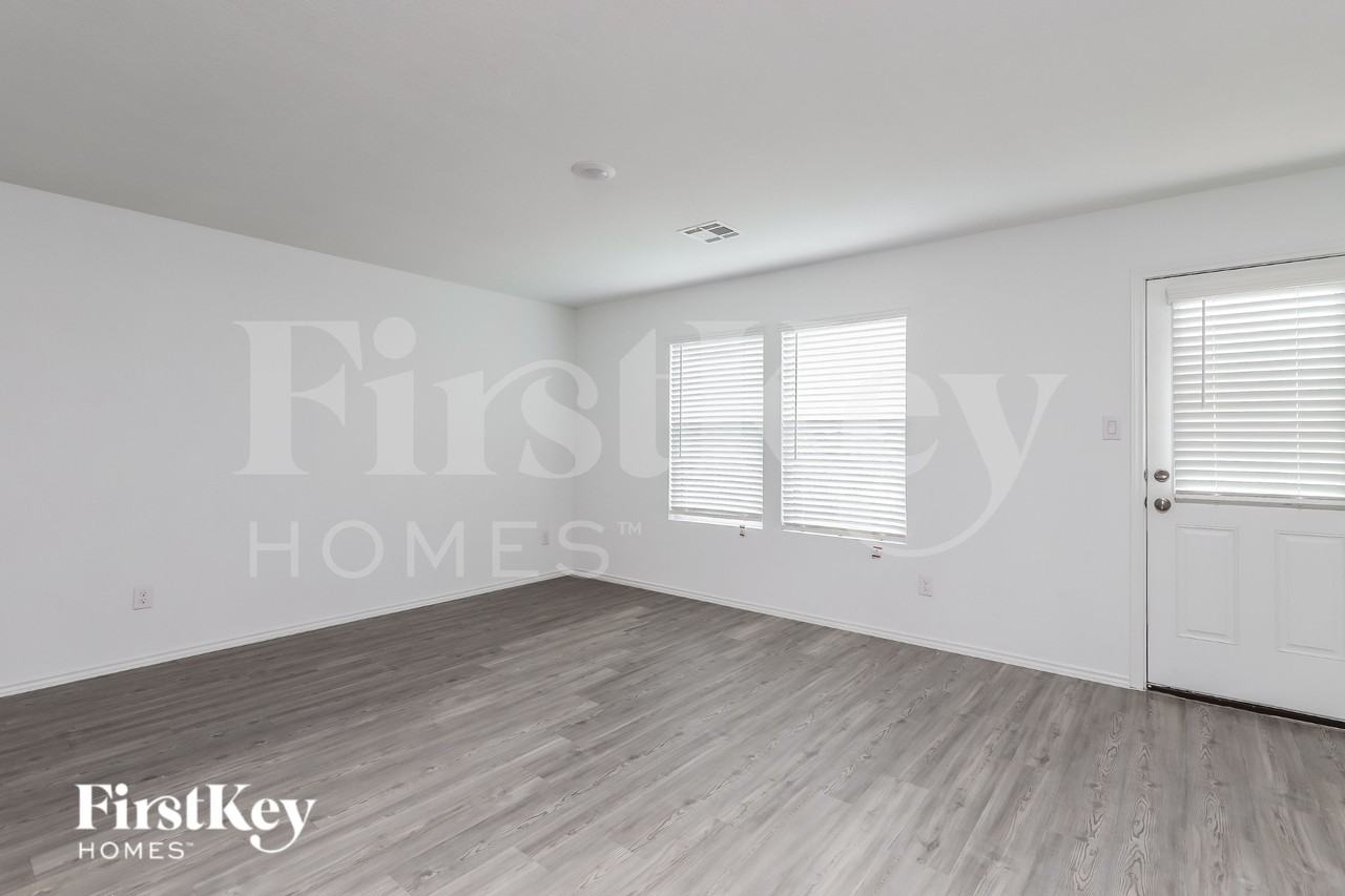 5402 Basil Chase - Photo 4 of 15