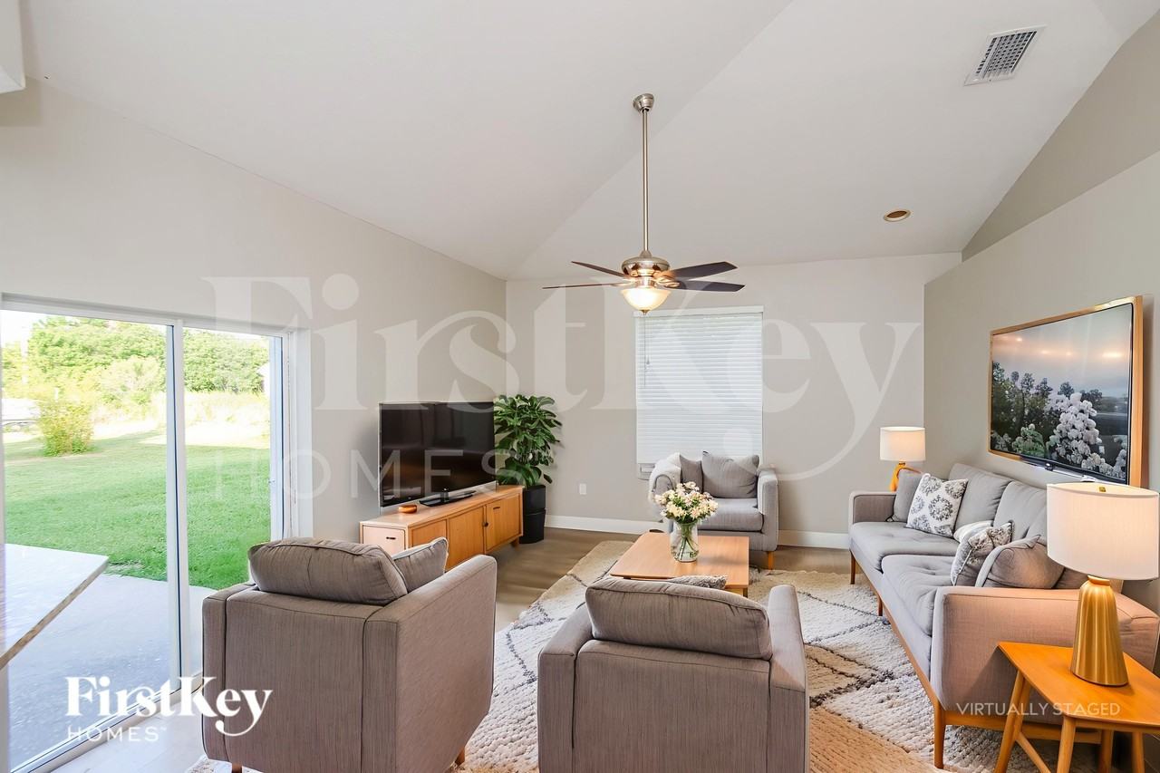 1048 Tolson St Se - Photo 4 of 18