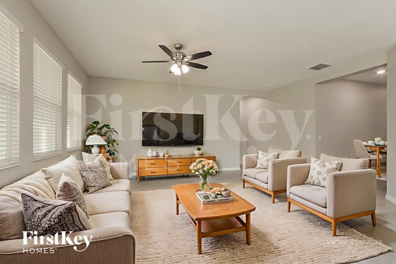 921 Carmillion Ct - Photo 3 of 18