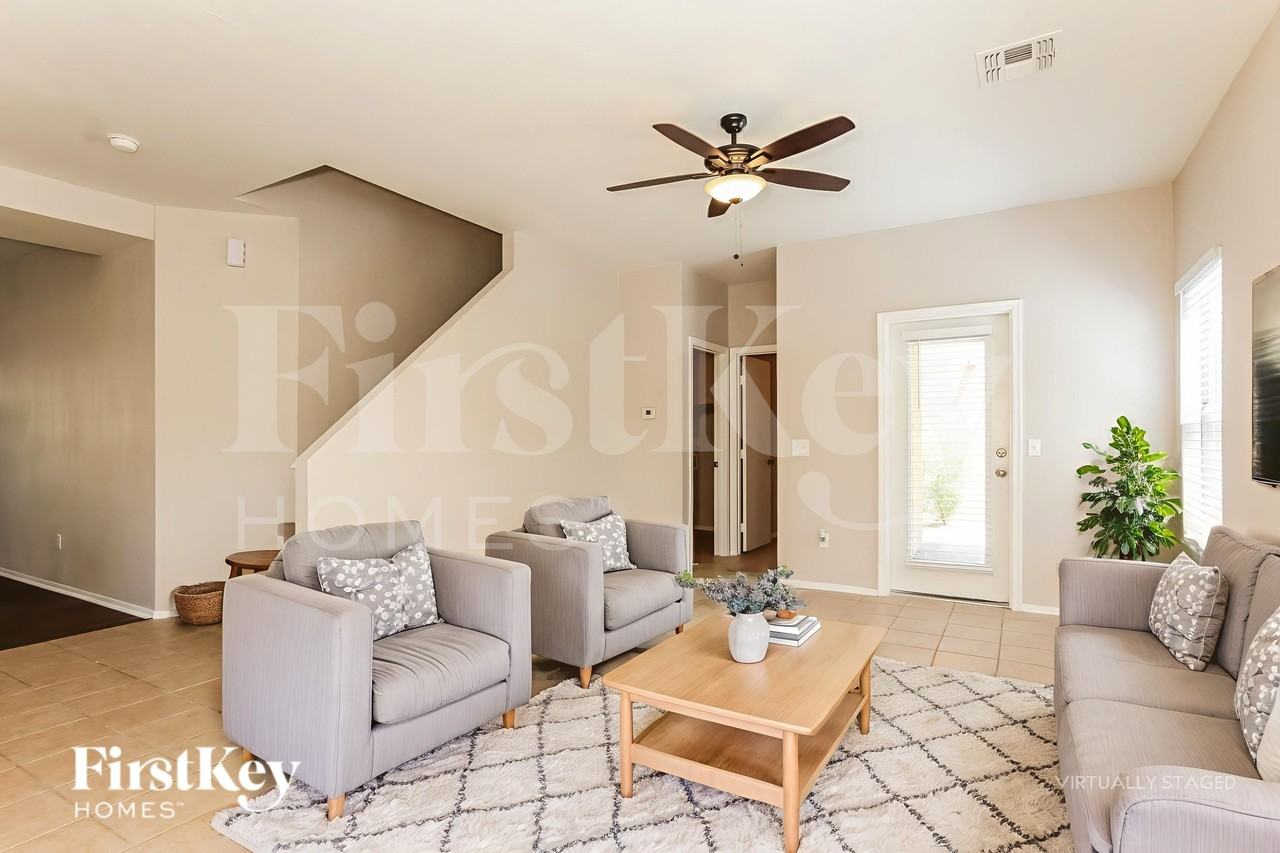 2127 S Luther - Photo 3 of 18