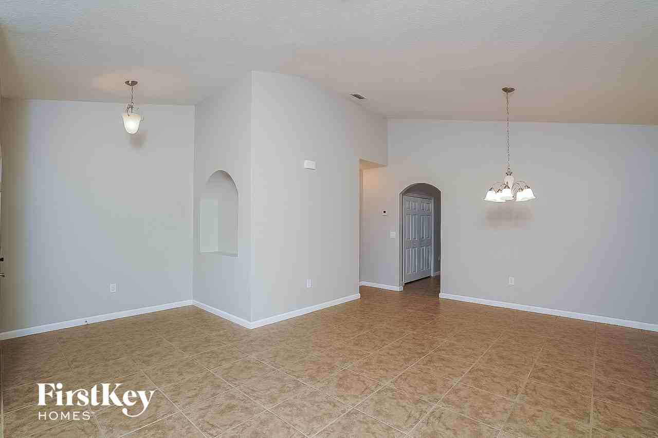 4060 Millicent Cir - Photo 4 of 15