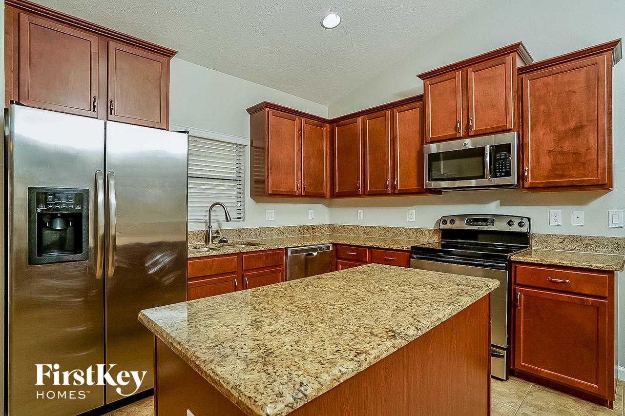 4060 Millicent Cir - Photo 5 of 15