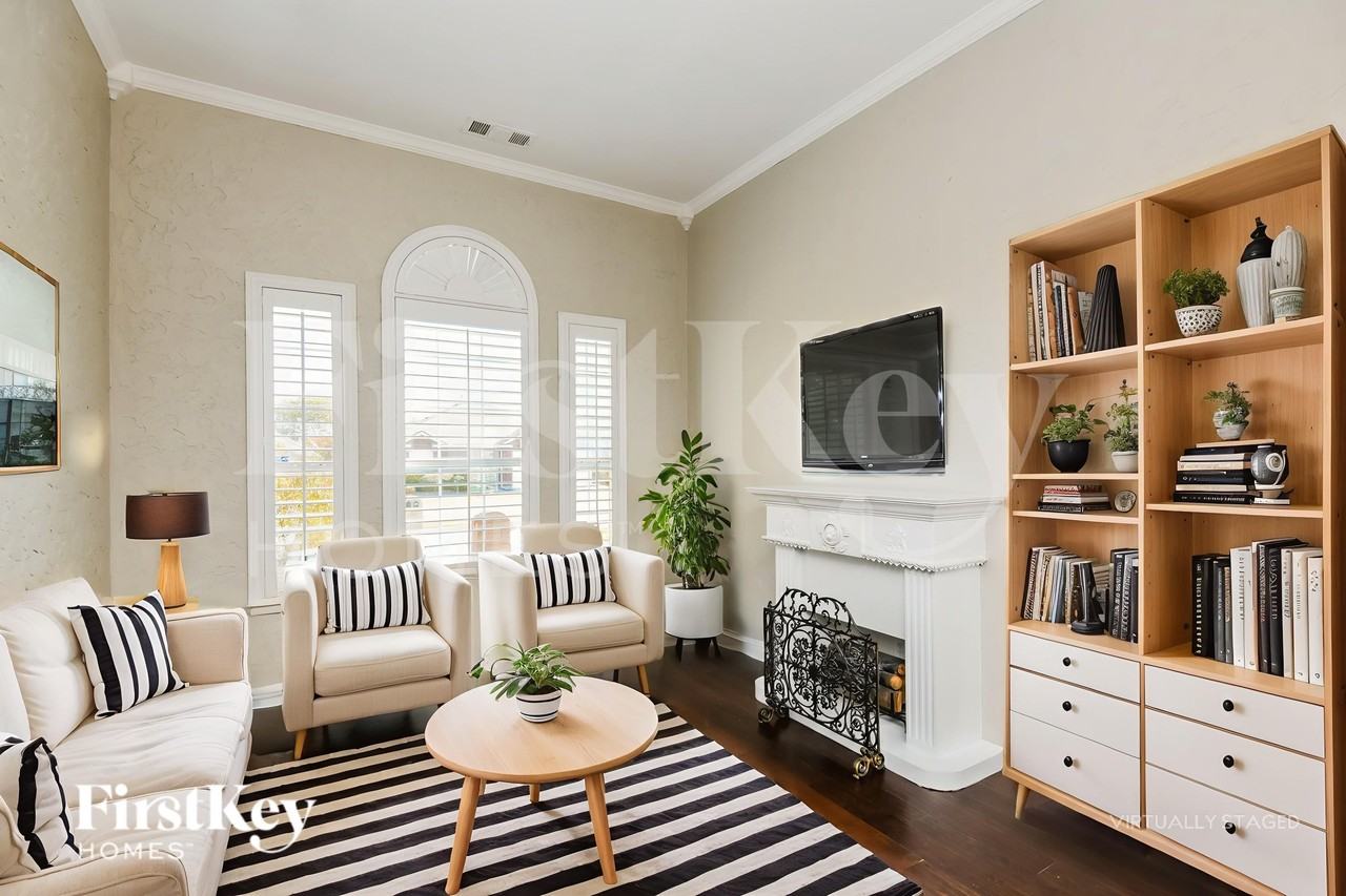 417 Windy Hill Ln - Photo 4 of 19