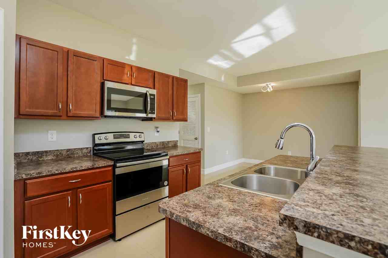 601 Nw 17th Ave - Photo 4 of 14