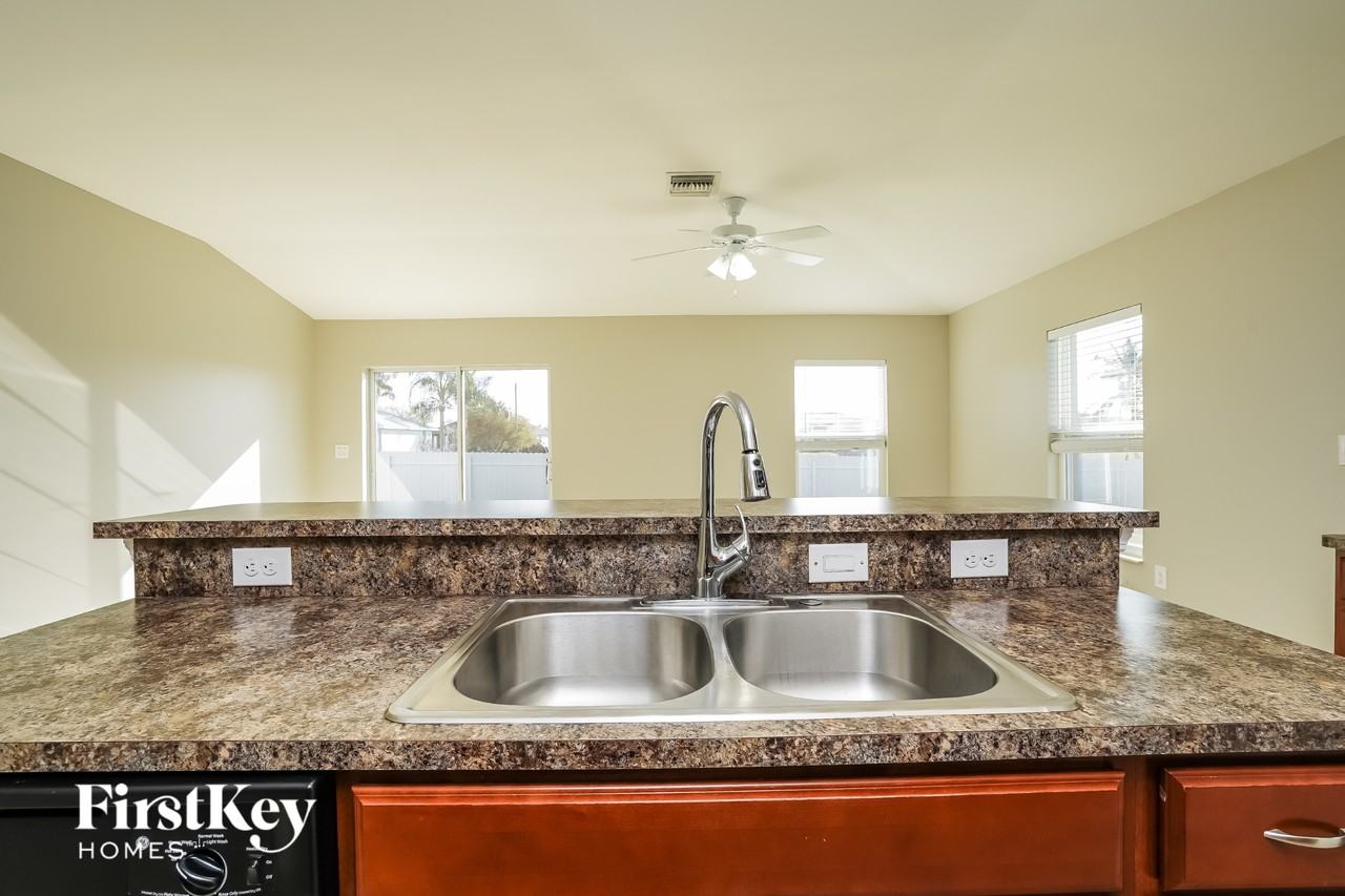 601 Nw 17th Ave - Photo 5 of 14