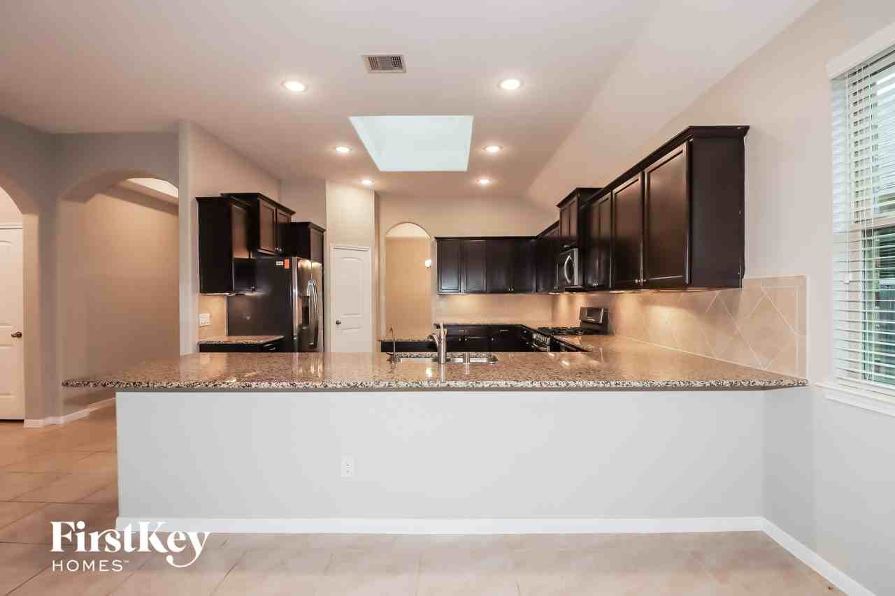 5518 Glenfield Spring Ln - Photo 5 of 15