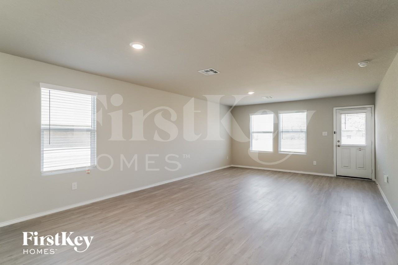 9966 Sarrebourg St - Photo 3 of 15