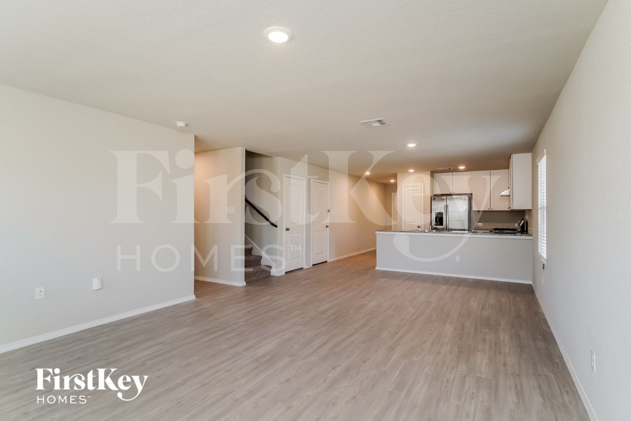 9966 Sarrebourg St - Photo 4 of 15