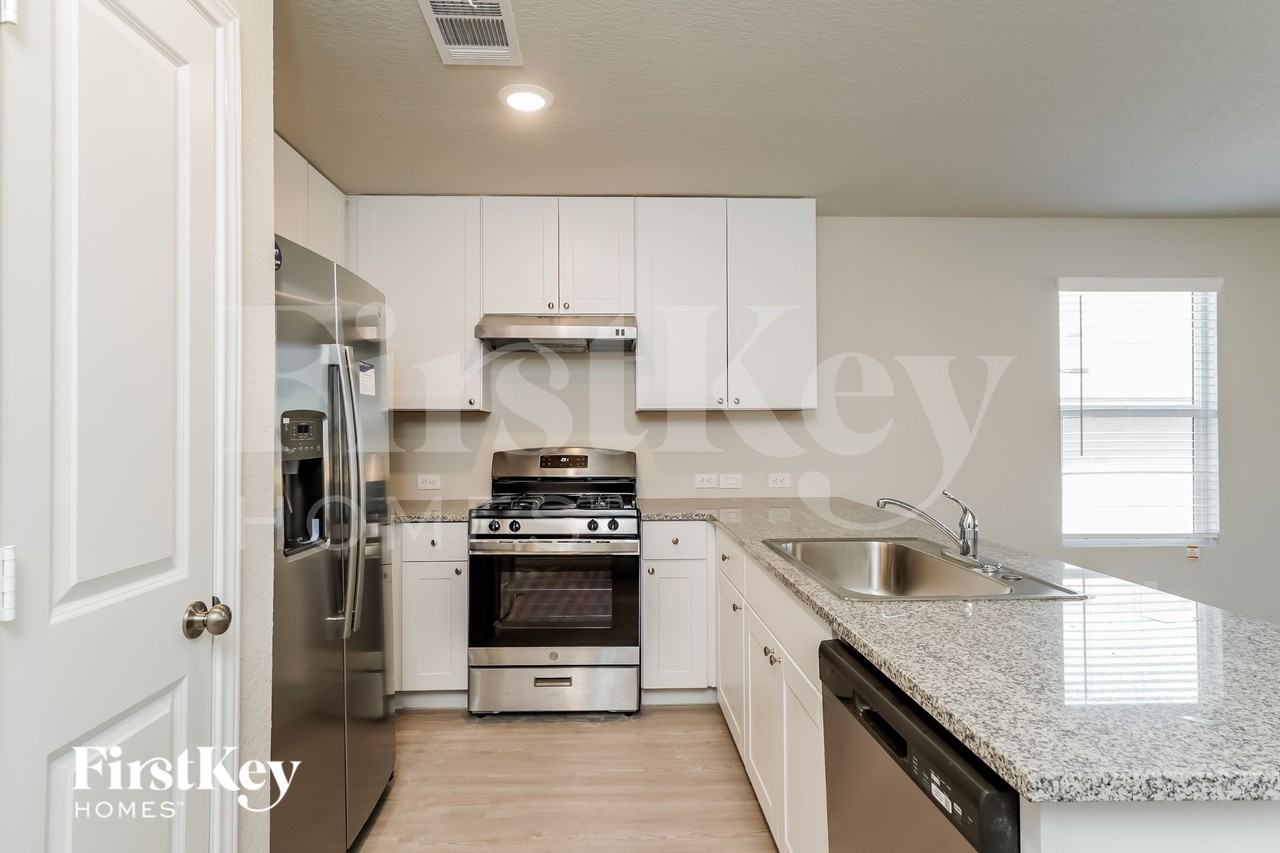 9966 Sarrebourg St - Photo 6 of 15