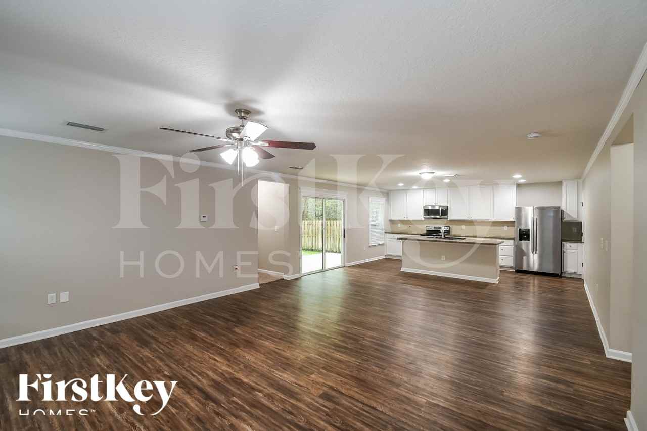 12178 Alexandra Dr - Photo 5 of 15