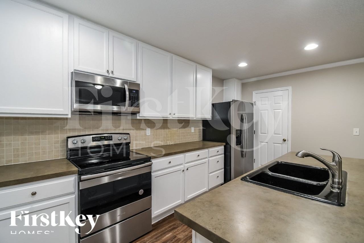 12178 Alexandra Dr - Photo 6 of 15