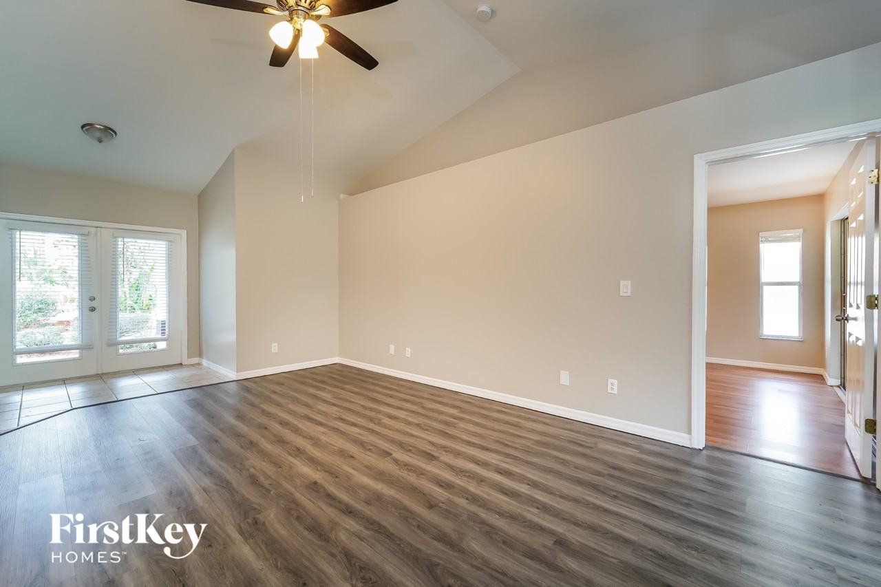 1570 Waldorf Dr - Photo 2 of 15