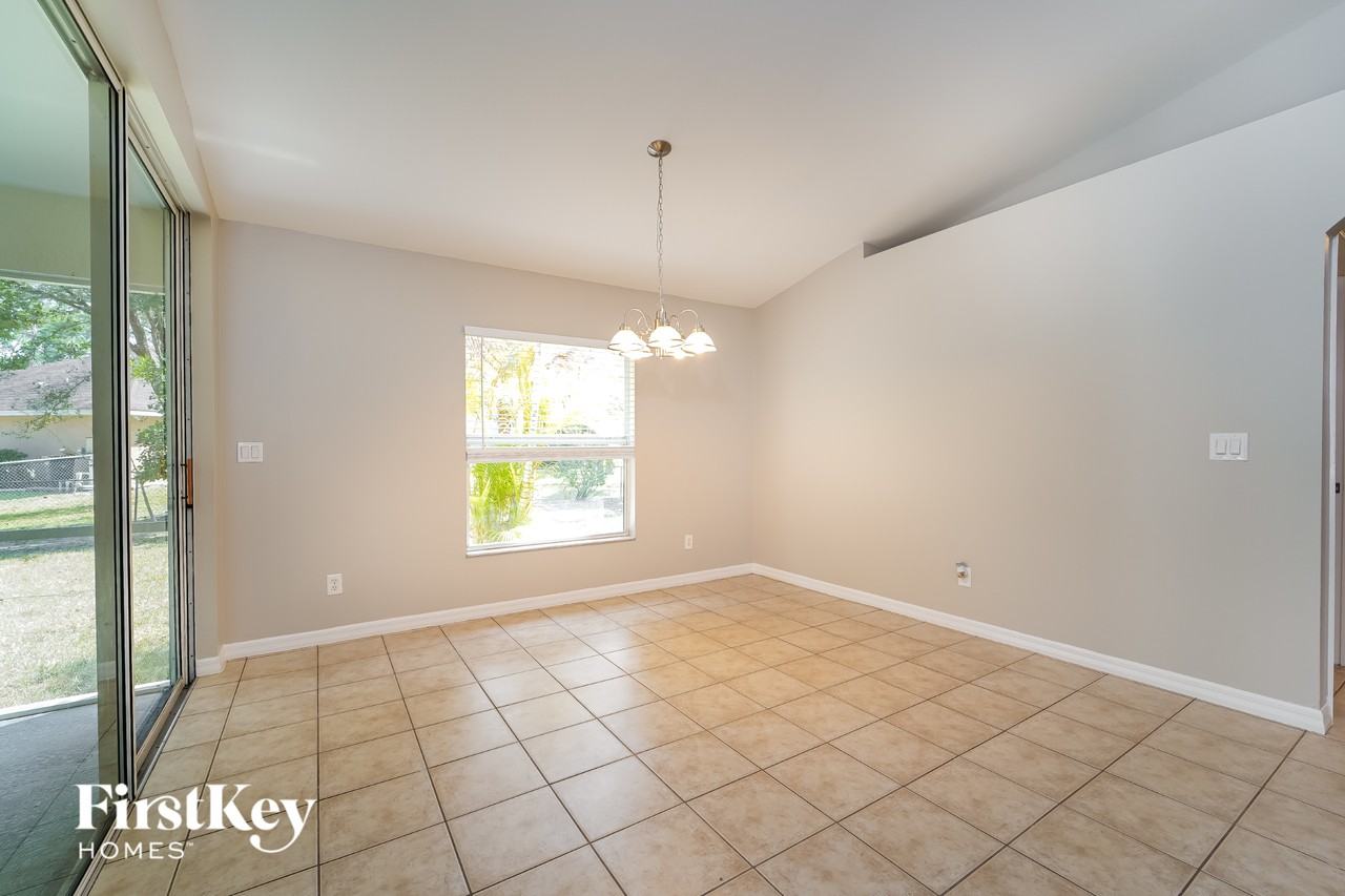 1570 Waldorf Dr - Photo 4 of 15