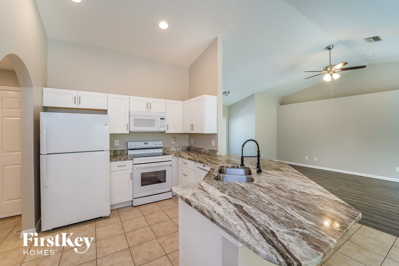 1570 Waldorf Dr - Photo 5 of 15