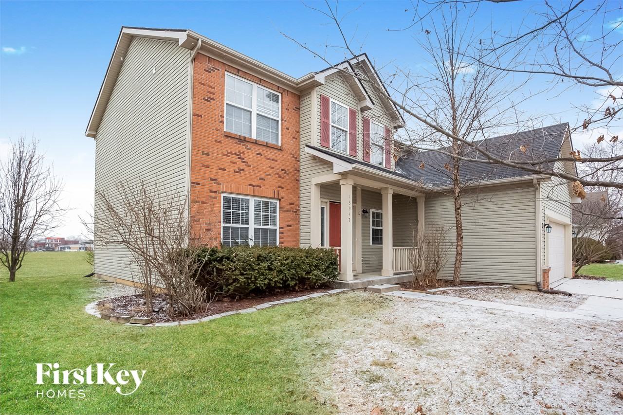 13947 Royalwood Dr - Photo 2 of 15