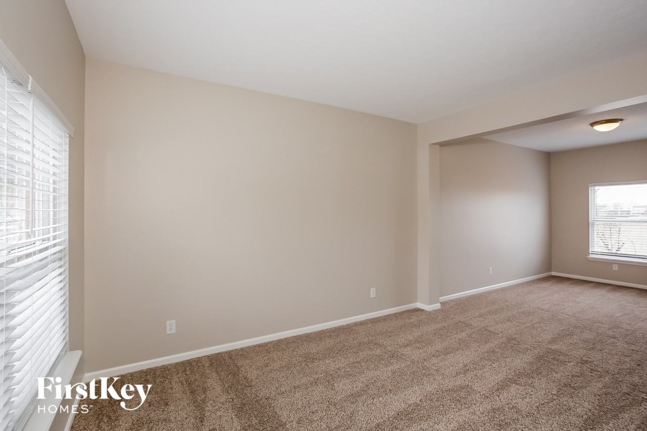 13947 Royalwood Dr - Photo 4 of 15